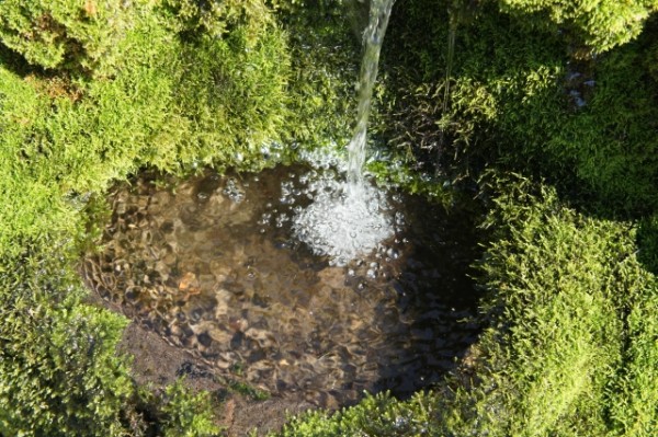 山の湧水と深層水の違いとは？